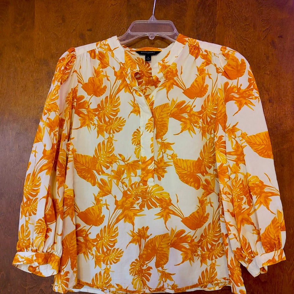 Banana Republic Blouse size Small